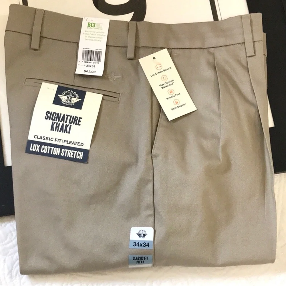NWT Dockers Men’s Signature Khaki Slacks